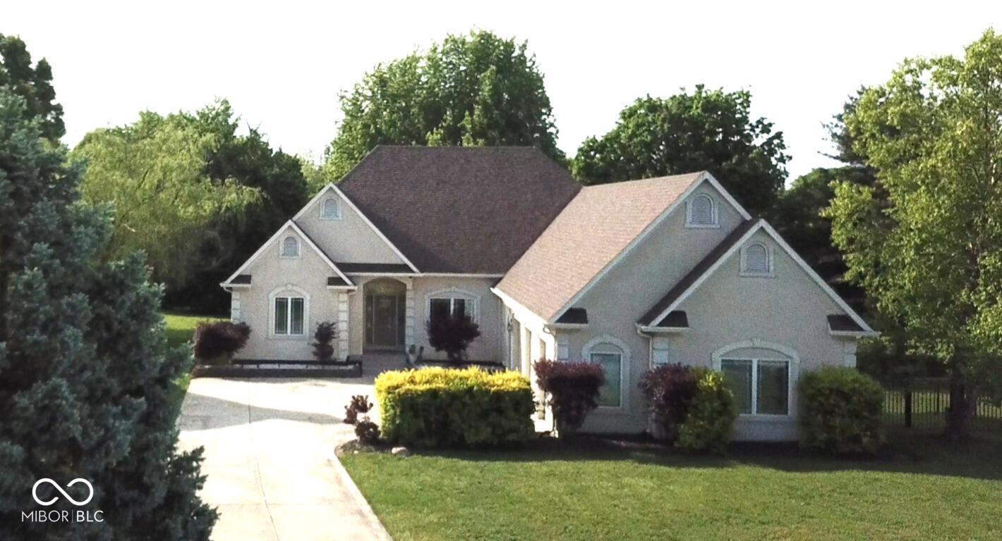 Property Photo:  129 Back Creek Overlook  IN 46142 