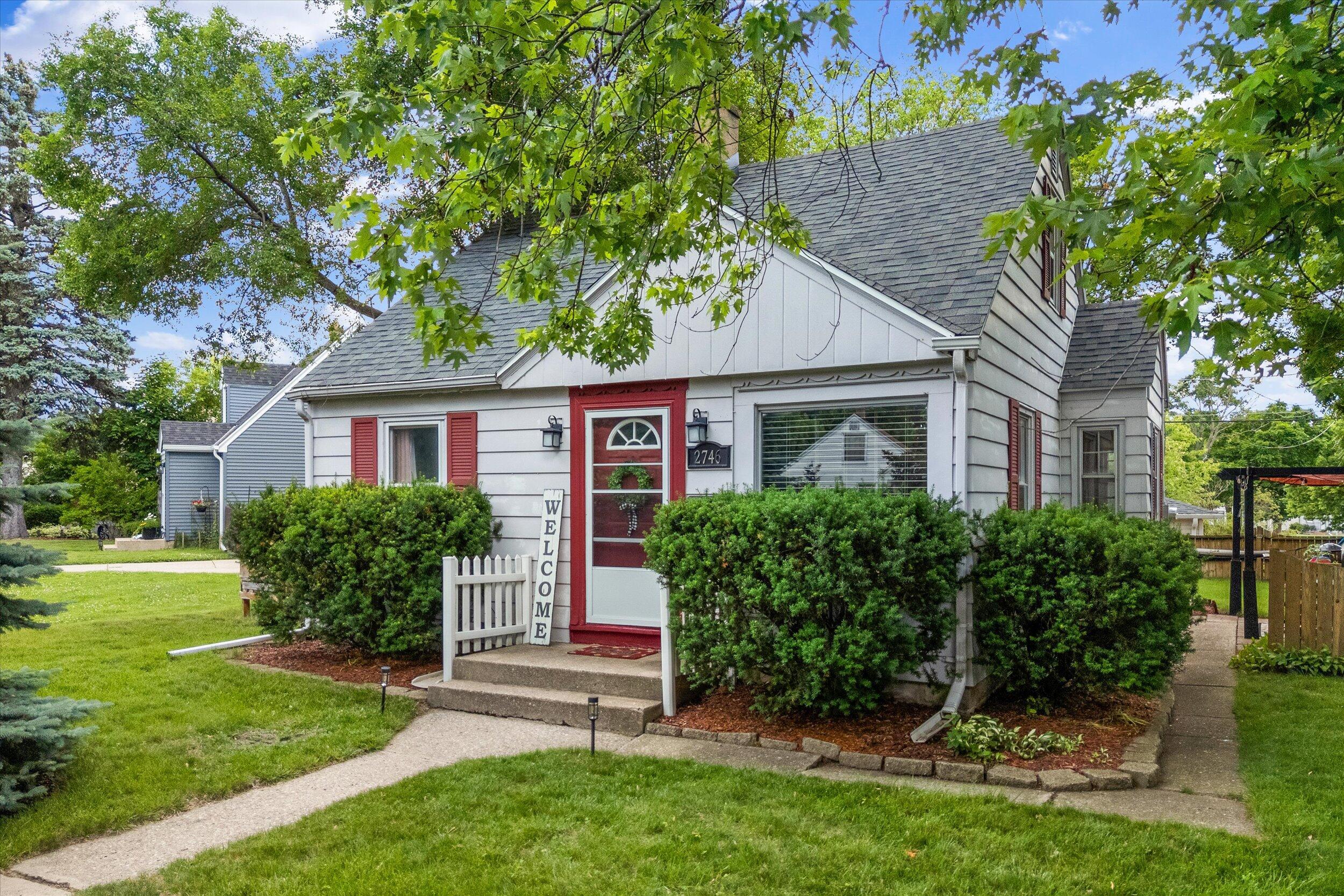 Property Photo:  2746 S 88th St  WI 53227 