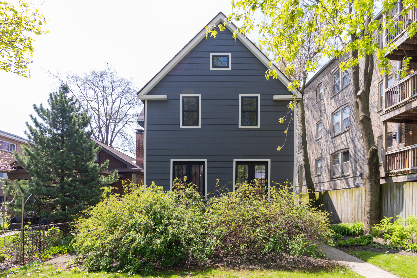 1663 W Farwell Avenue  Chicago IL 60626 photo