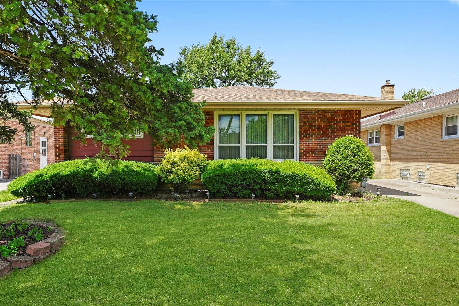 Property Photo: 5504 Oakdale Drive IL 60453