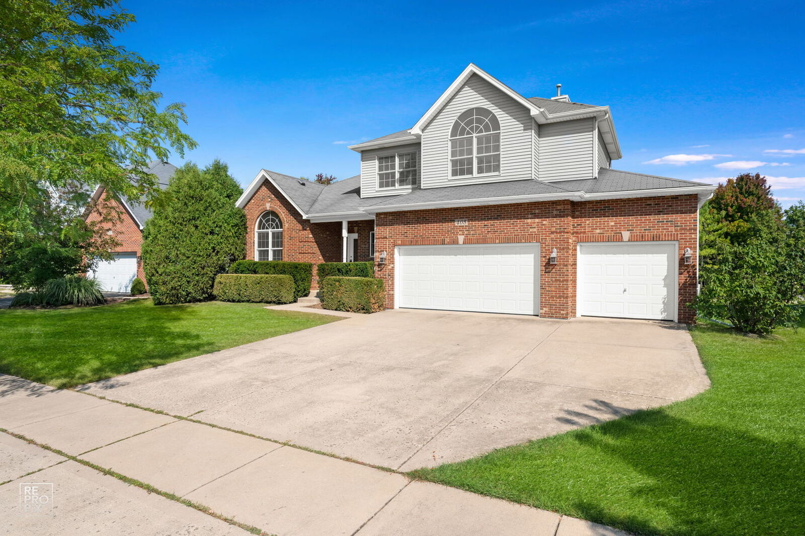 Property Photo:  405 Sudbury Circle  IL 60543 