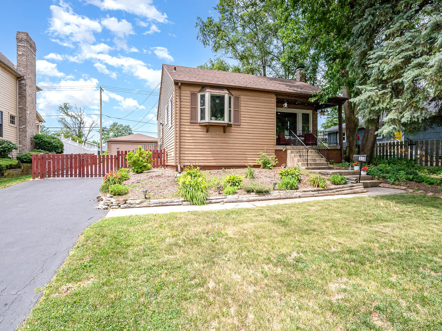 Property Photo:  316 S Park Street  IL 60559 