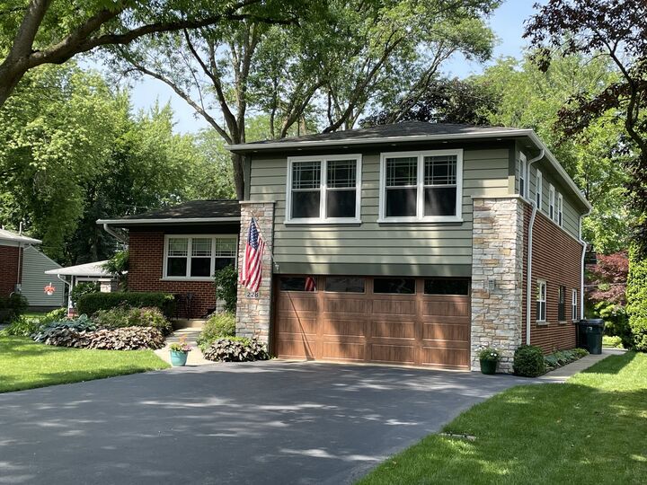 Property Photo: 228 S Glendale Avenue IL 60010