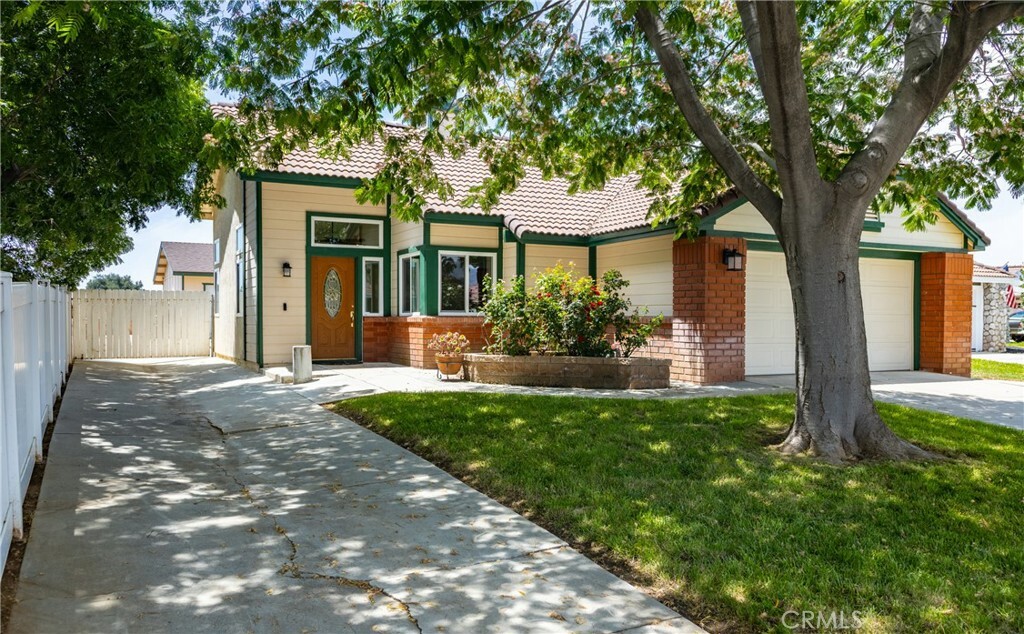 Property Photo: 655 Shasta Way CA 92223