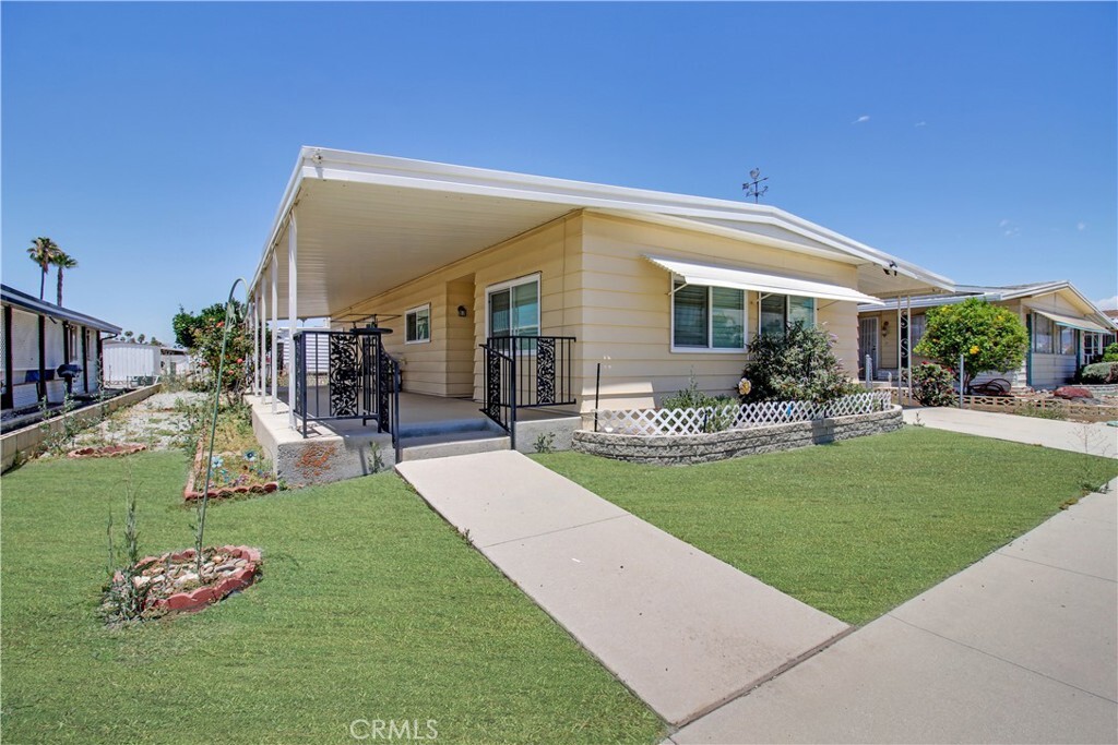 Property Photo: 1180 Camino Del Rancho CA 92543
