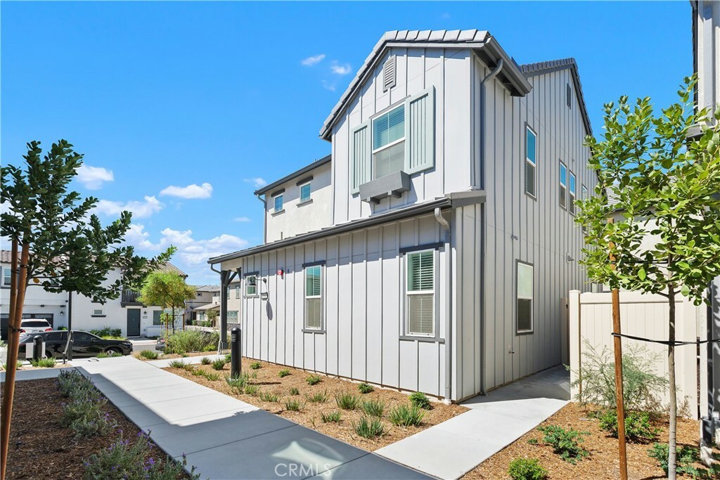 Property Photo: 32813 Brunello Way CA 92591