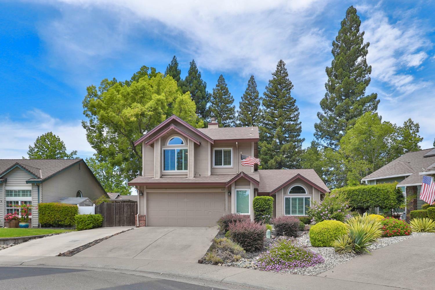 Property Photo: 121 Chesterfield Way CA 95630