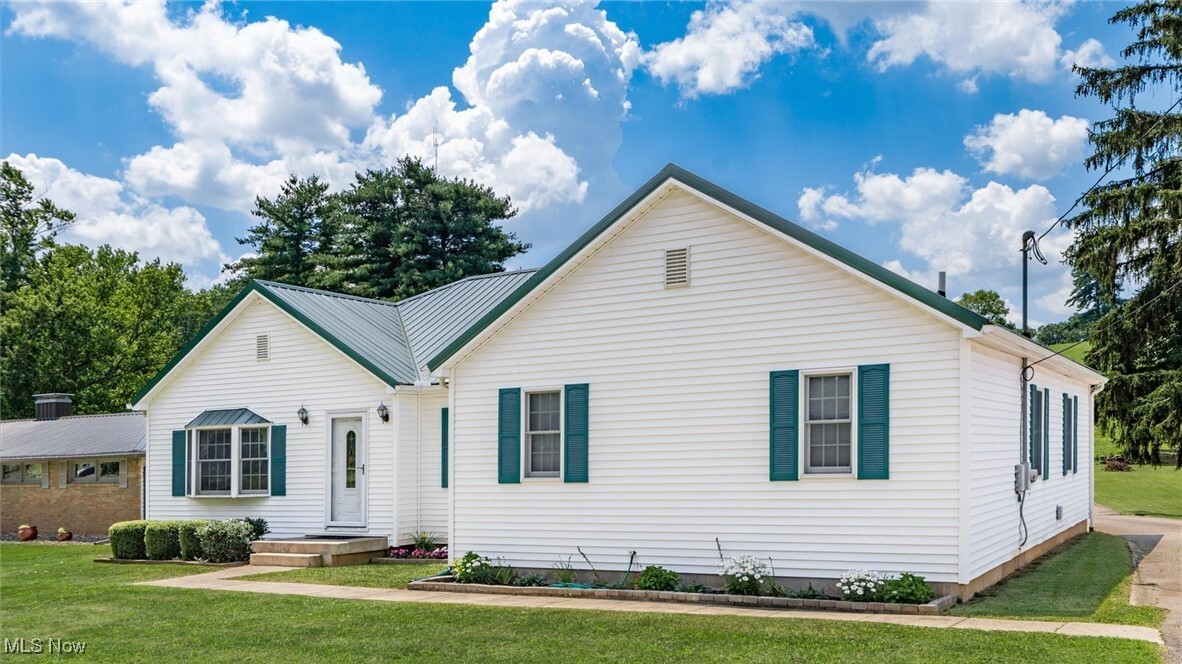 Property Photo: 1700 Newark Road OH 43701