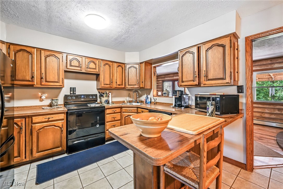Property Photo: 1683 Ridgewood Drive OH 44460