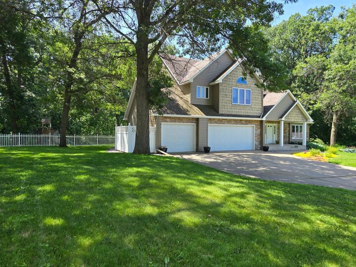 Property Photo:  850 Meadowlawn Court  MN 56377 