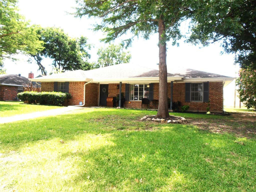 Property Photo: 1501 Austrian Road TX 75050