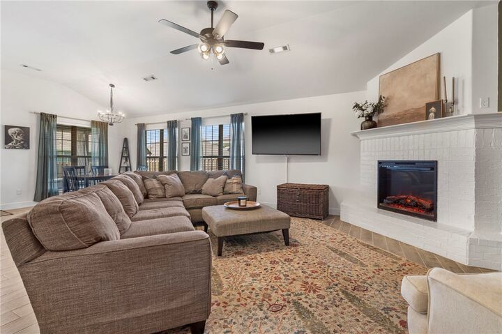 Property Photo:  215 Hunt Street  AR 72751 