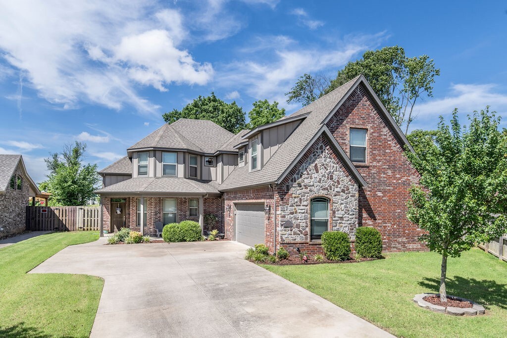 Property Photo: 1701 NE Steinbeck Drive AR 72712