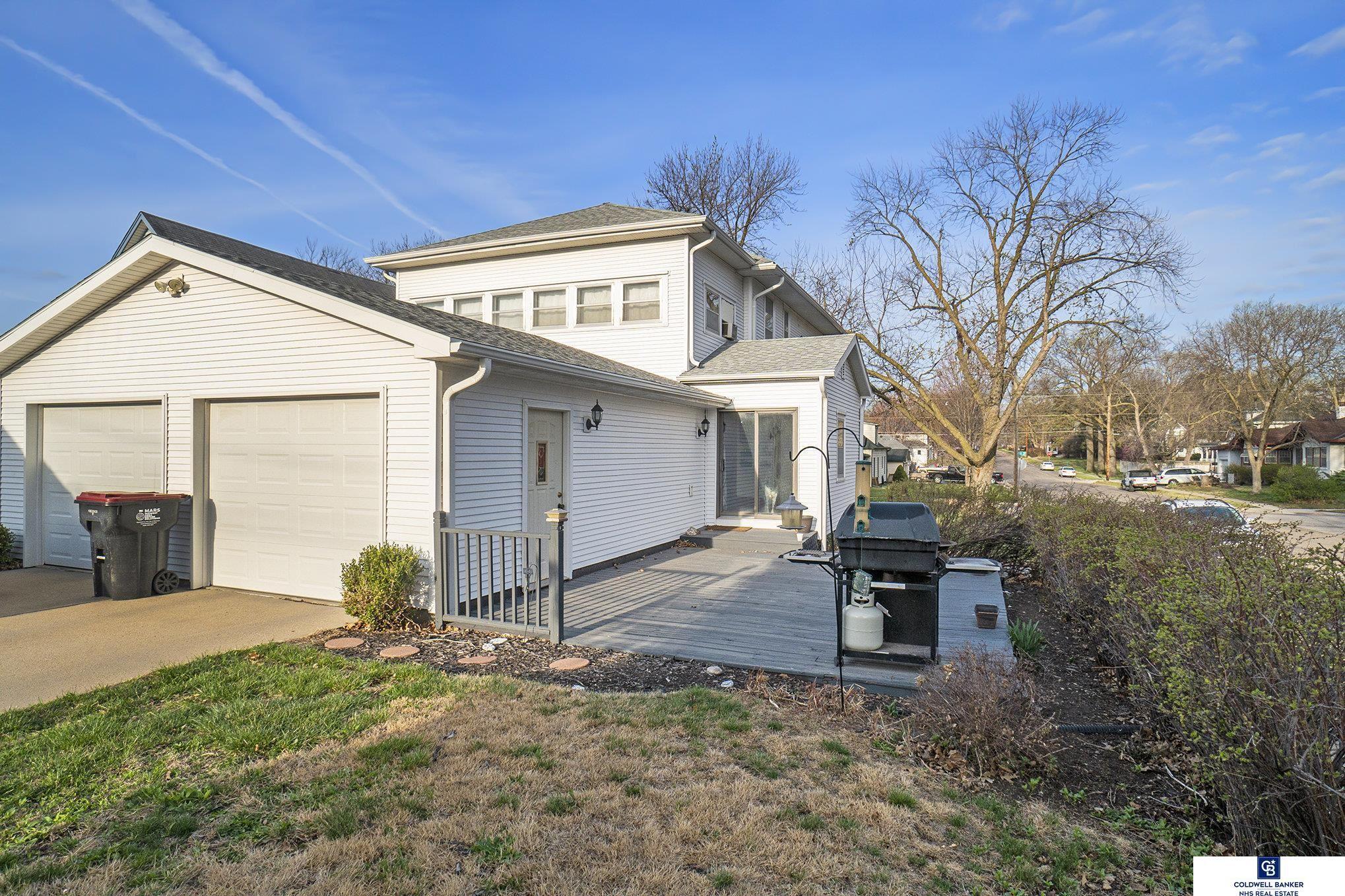 Property Photo: 724 N 10th Street NE 68310