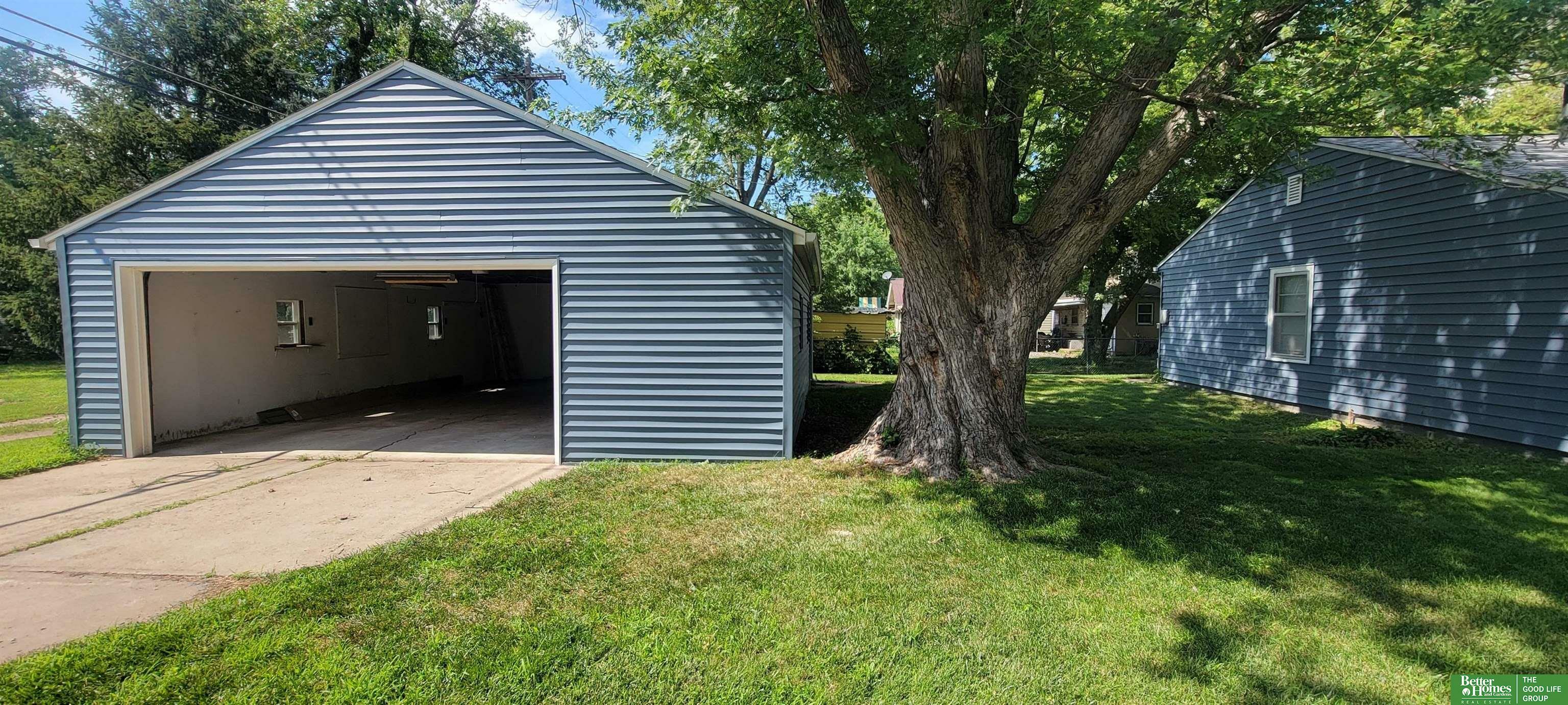 Property Photo: 1003 N Blackburn Avenue NE 68467
