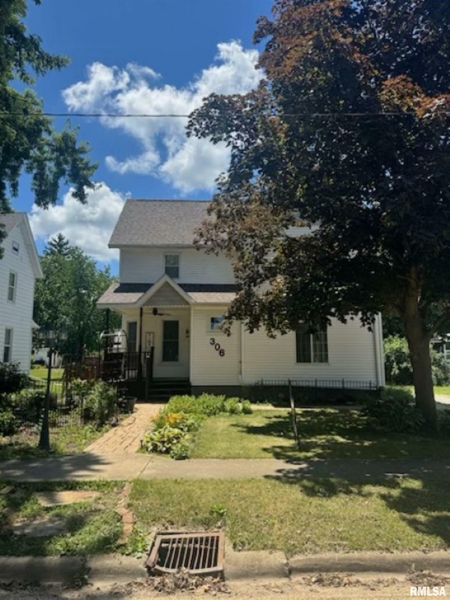 Property Photo: 306 W Fremont Street IL 61529