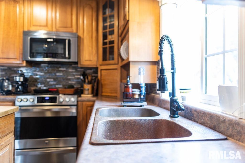 Property Photo: 306 W Fremont Street IL 61529