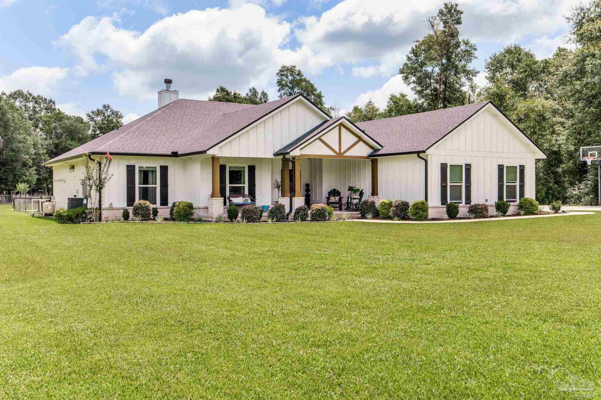 Property Photo: 8124 Hwy 89 FL 32570