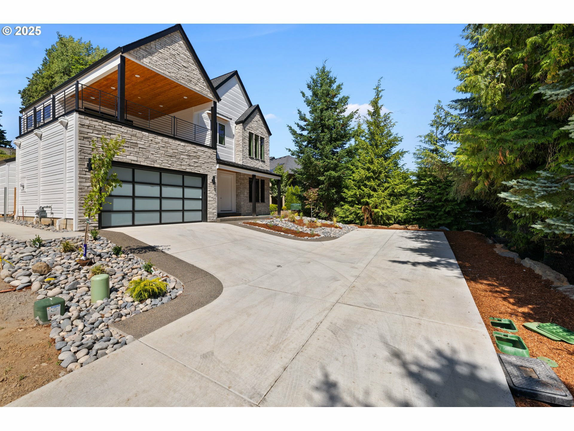 Property Photo: 16738 SE 44th Cir WA 98683