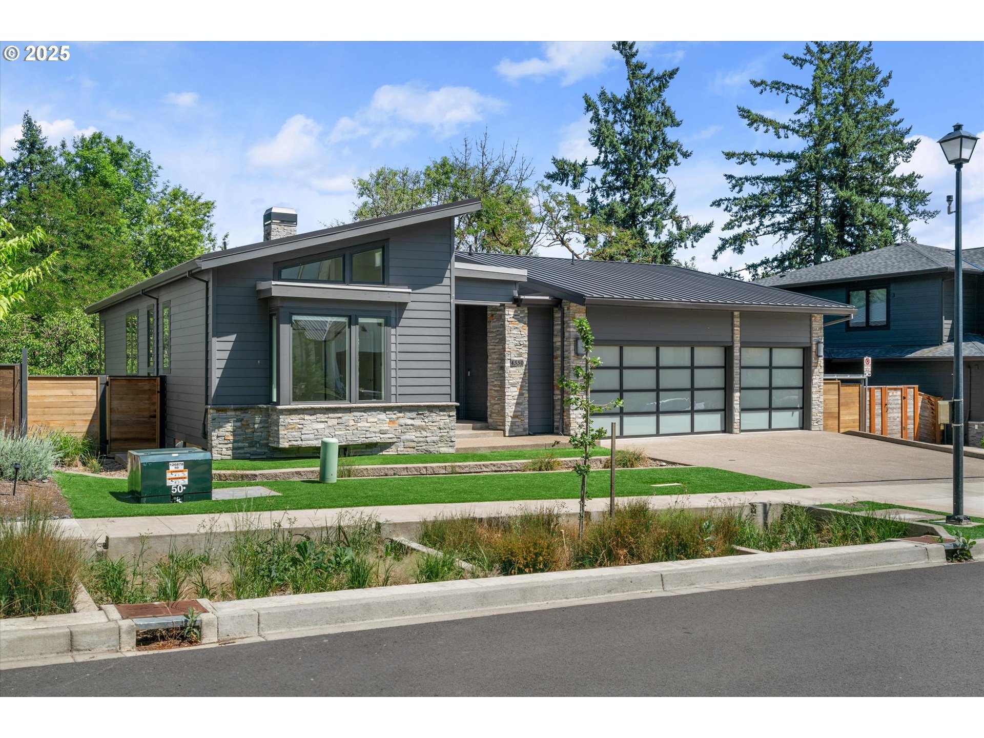 Property Photo: 4550 SW 59th Ave OR 97221