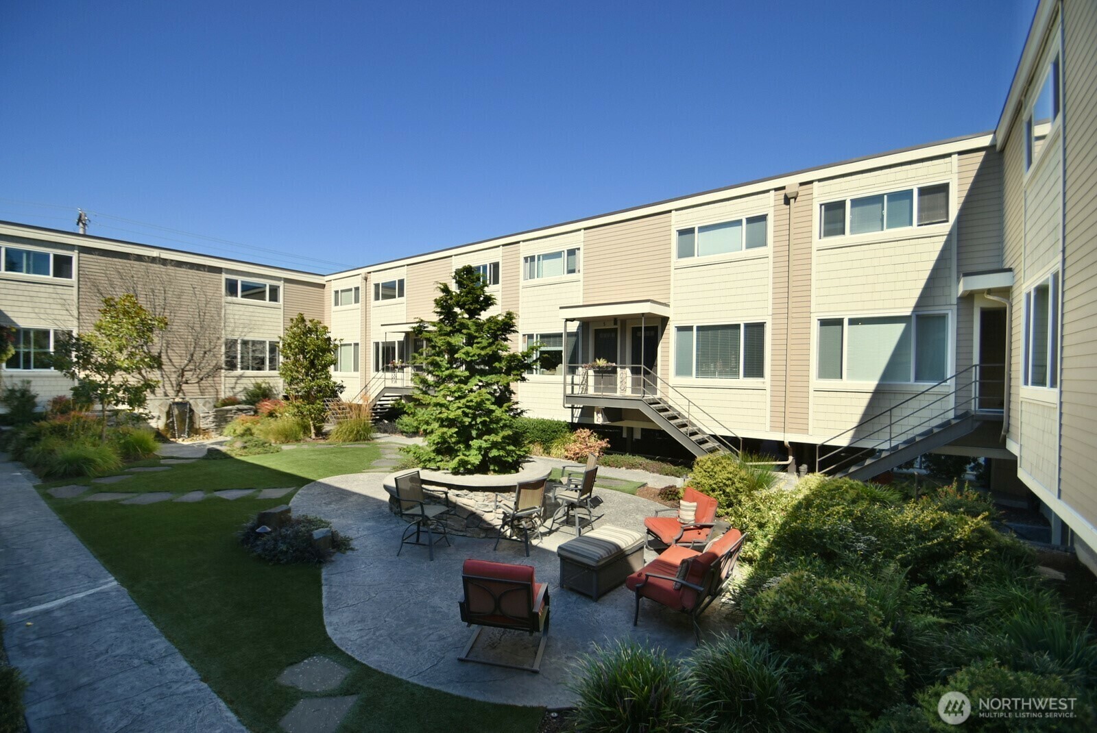 Property Photo: 233 3rd Avenue N 7 WA 98020