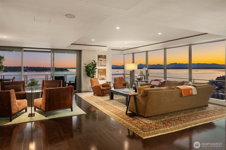 Property Photo:  99  Union Street 1601  WA 98101 