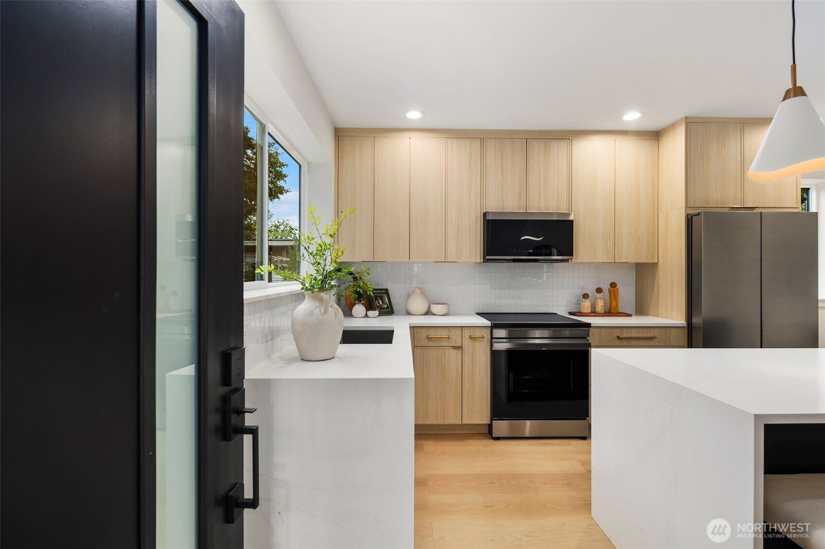 Property Photo:  4525 S Orcas Street  WA 98118 