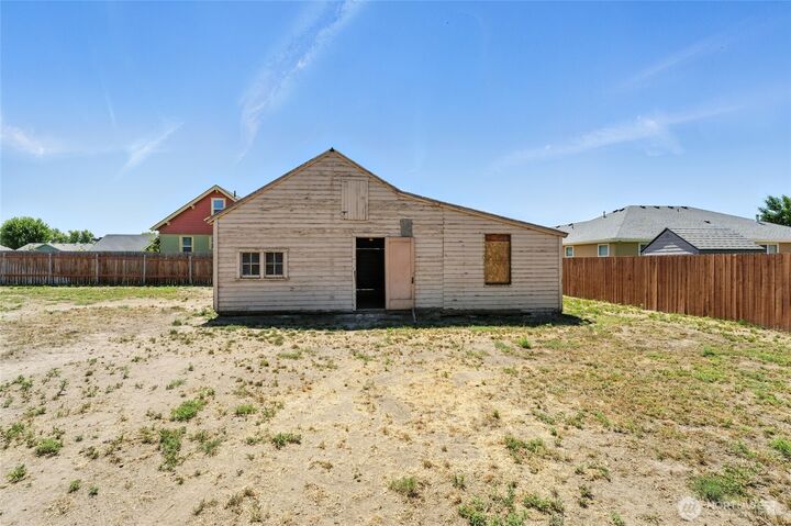 Property Photo:  136  Blalock Drive  WA 99362 