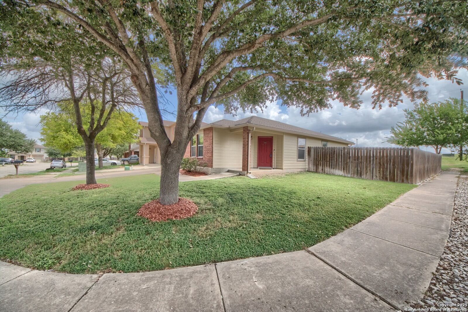 Property Photo: 647 Cherokee TX 78132
