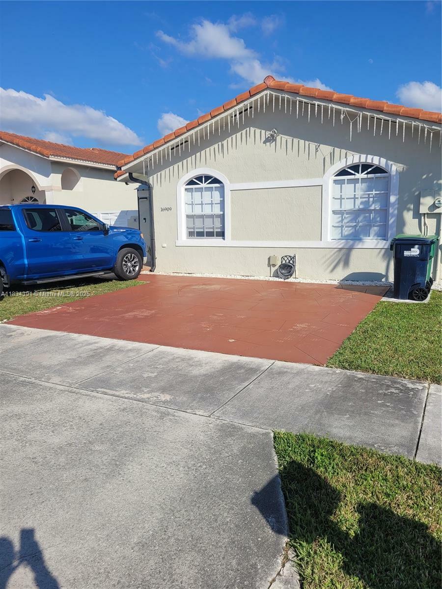 Property Photo: 16909 SW 141st Ct FL 33177