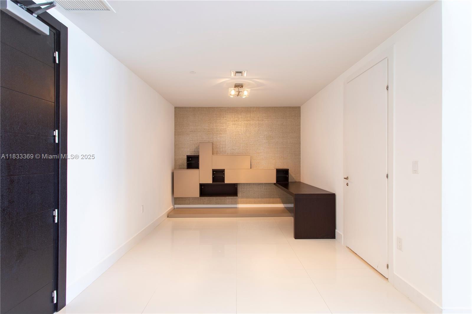 Property Photo:  200 Biscayne Blvd Wy 4512  FL 33131 