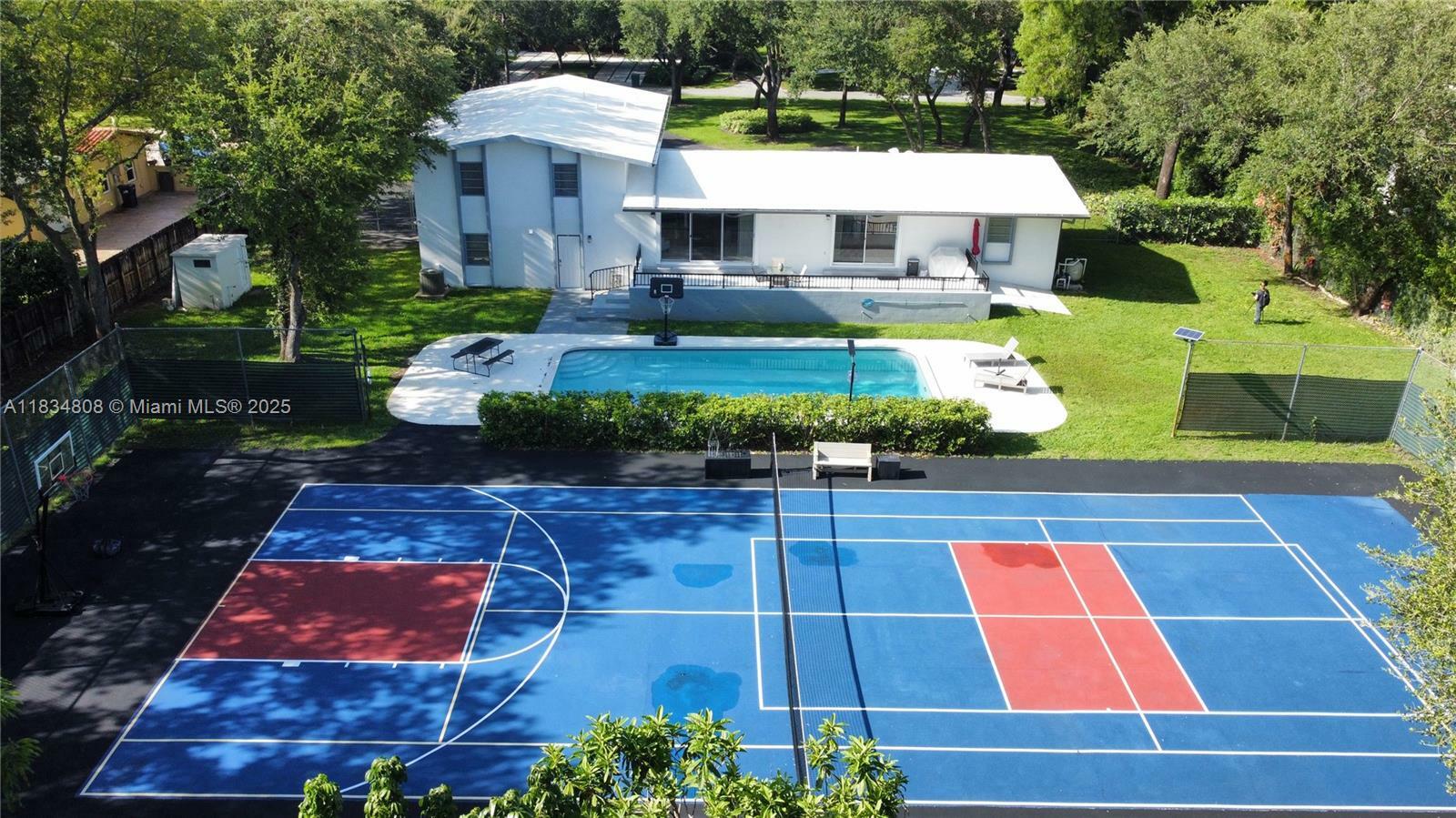 Property Photo: 9811 SW 96th St FL 33176