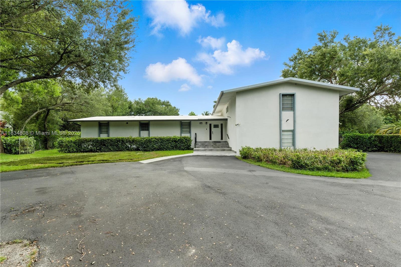 Property Photo: 9811 SW 96th St FL 33176