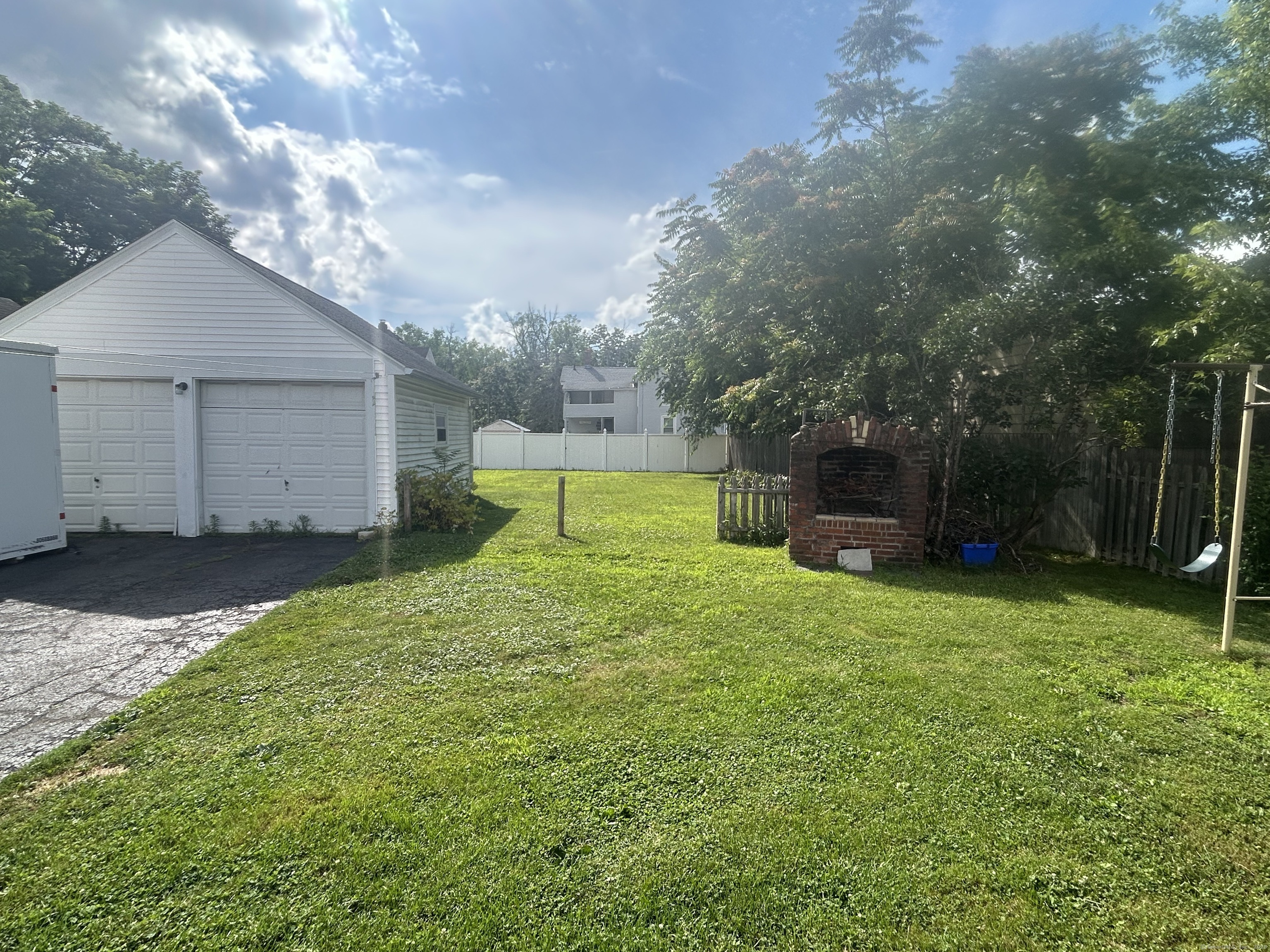 Property Photo: 21 Walter Place CT 06108