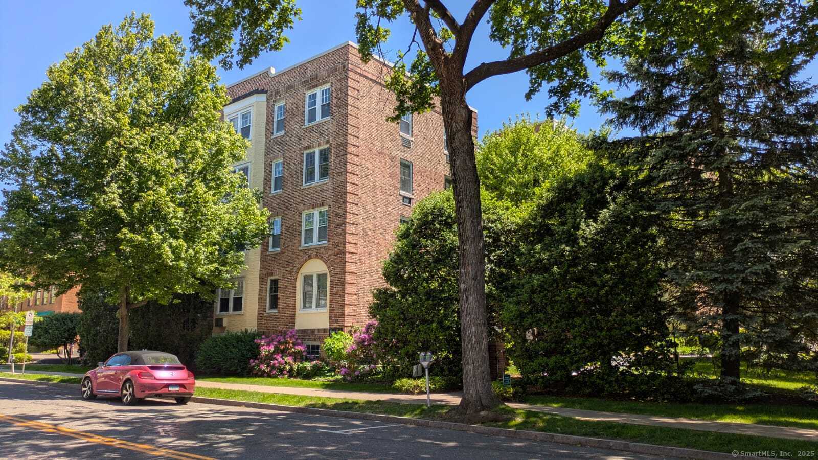 Property Photo:  169 Mason Street Apt 4D  CT 06830 