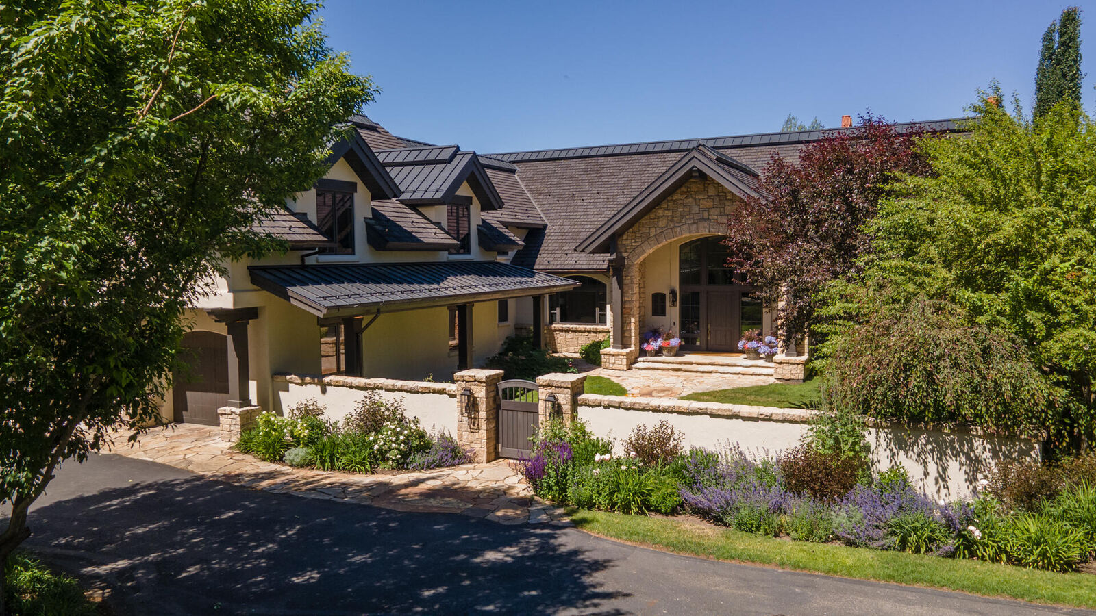 Property Photo:  75 S Club View Dr  ID 83333 