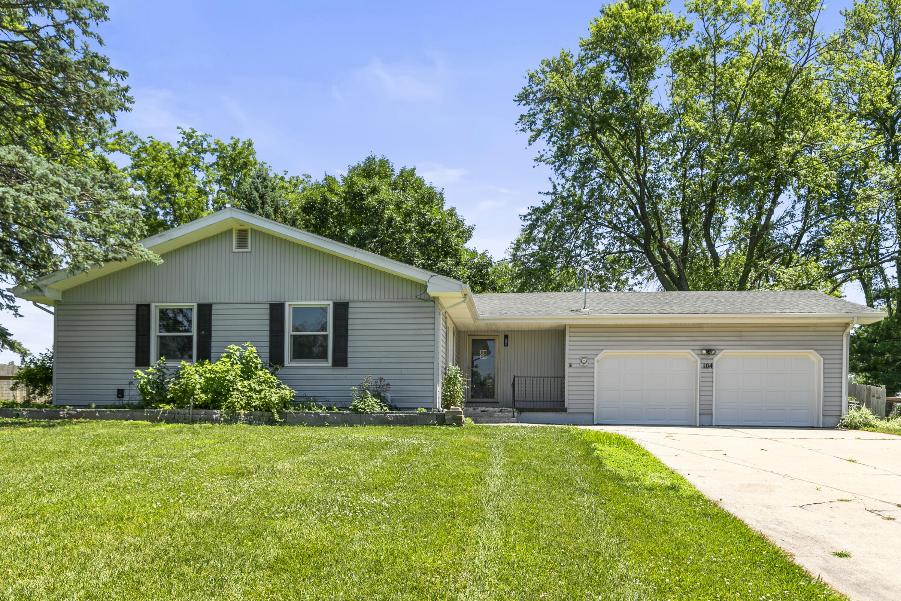 104 S Hill  Circle  Council Bluffs IA 51503 photo