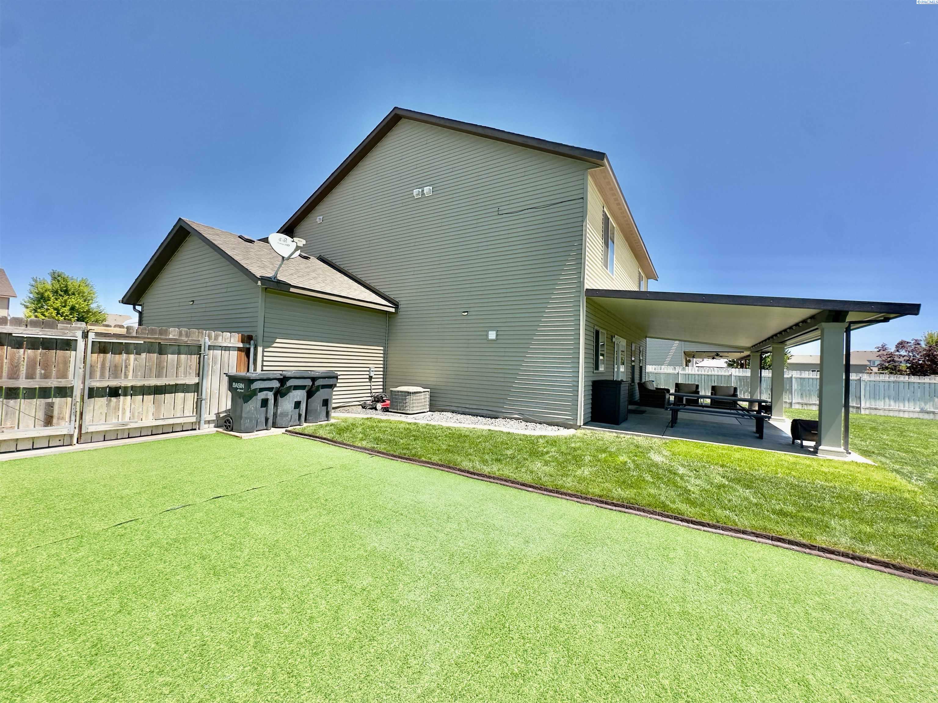 Property Photo: 4516 NW Commons Dr WA 99301