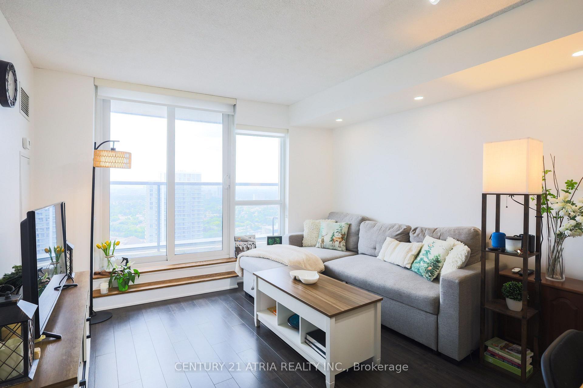 Photo de la propriété: 125 Village Green Square 3707 ON M1S 0G3