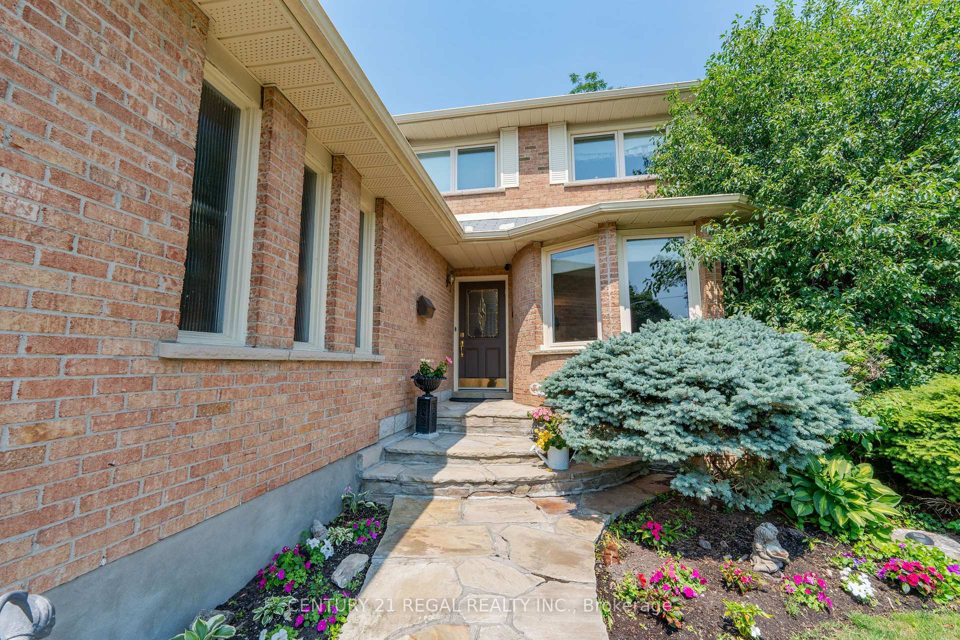 Property Photo: 36 Lindemann Street ON L3T 5M8