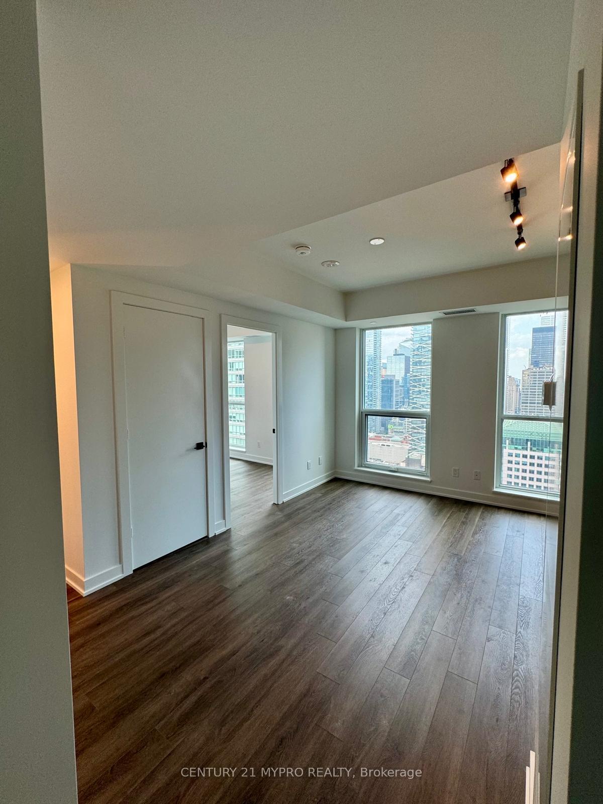 Property Photo: 327 King Street W 3001 ON M5V 0W7