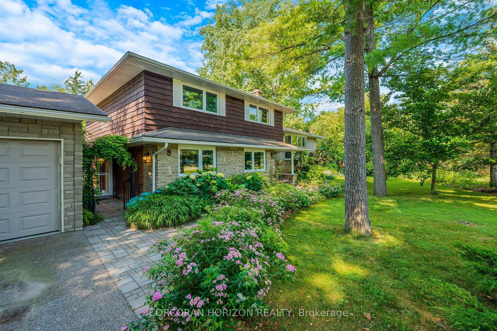 Property Photo: 8 Sunbridge Crescent ON N2K 1T3