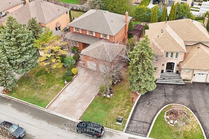 Photo de la propriété:  58 Rossmull Crescent  ON L4L 7C8 