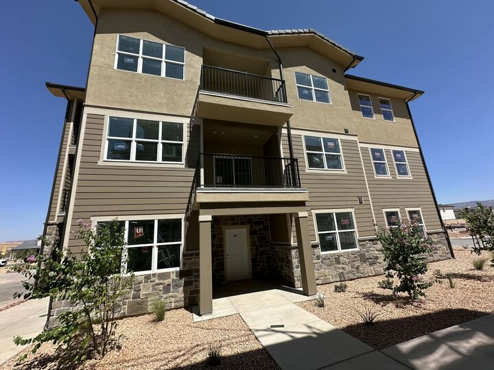 Property Photo: 6051 Silver Birch Ln 6-201 UT 84790