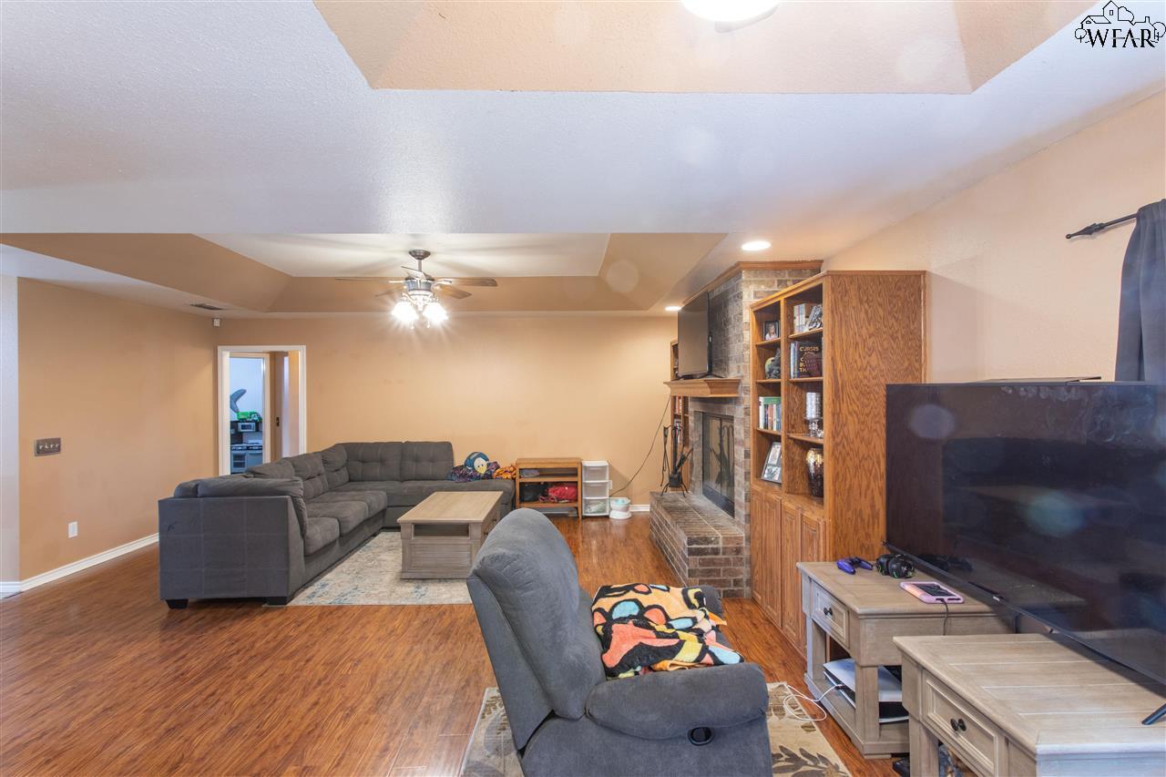 Property Photo: 3505 Cumberland Avenue TX 76308