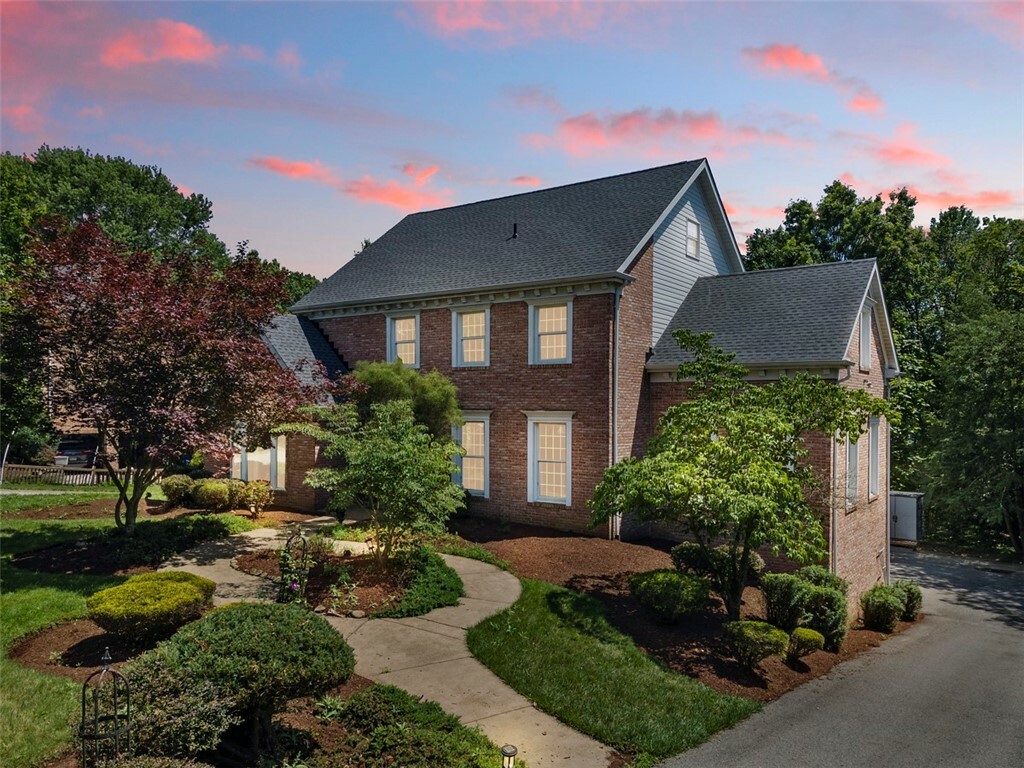 Property Photo: 1526 Allison Dr PA 15241