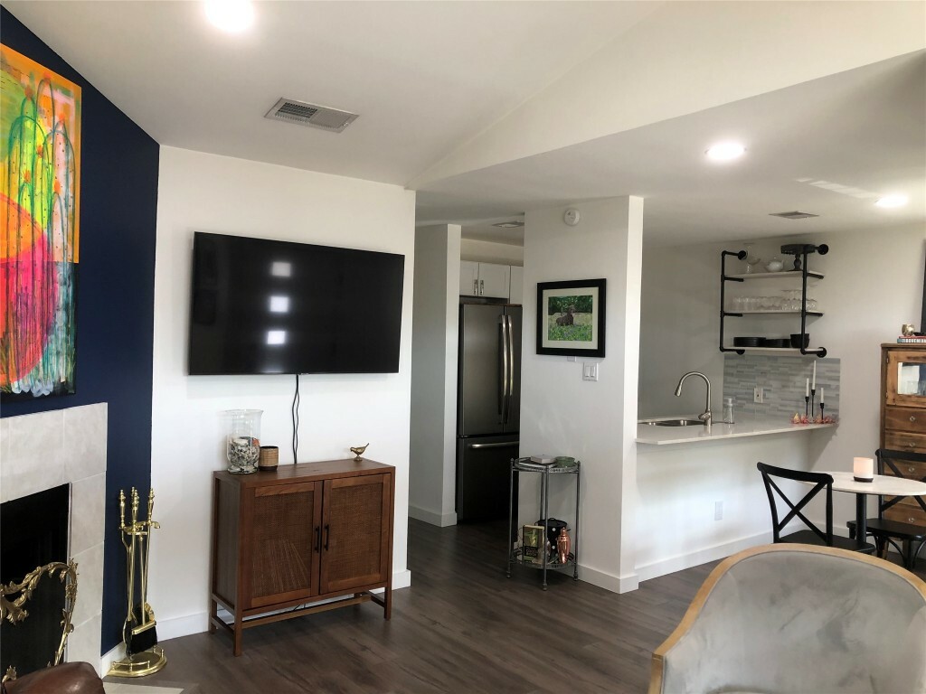Property Photo: 6409 Burns Street 306 TX 78752