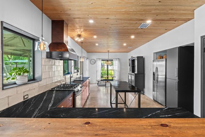 Property Photo: 11302 Centennial Trail TX 78726