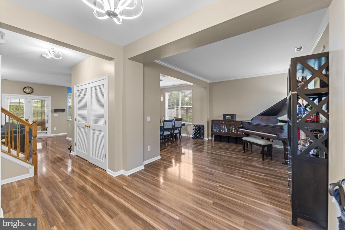 Property Photo: 6 Hempstead Court NJ 08520