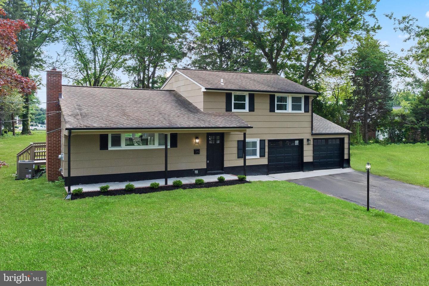 6 Ryan Road  Cranbury NJ 08512 photo